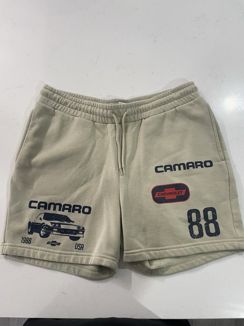 Chevy Camaro Mens Shorts Size M Tan Beige Fleece Sweatshorts Graphic Racing 88⁠
